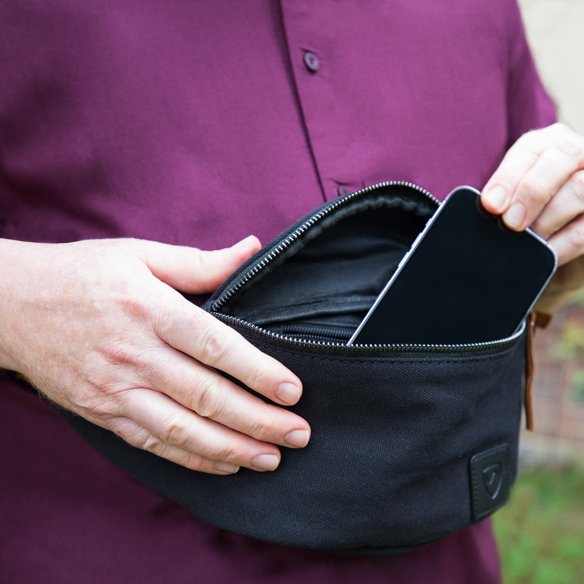 EMF-blocking fanny pack for travel and everyday carry Phone pocket
