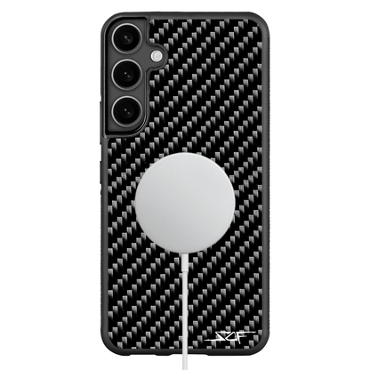 CLASSIC Series phone case connected to wireless charger
